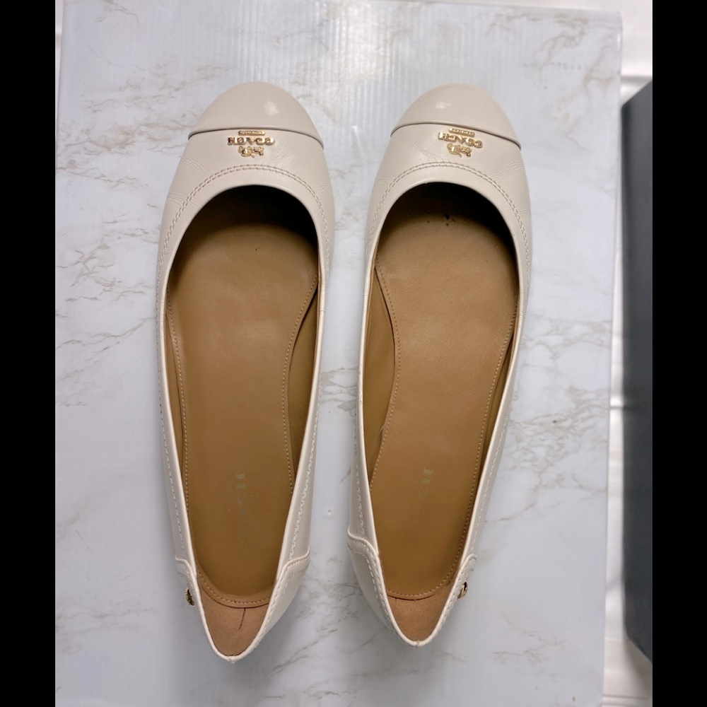 Chelsea Matte Calf off white COACH flats in size 7.5